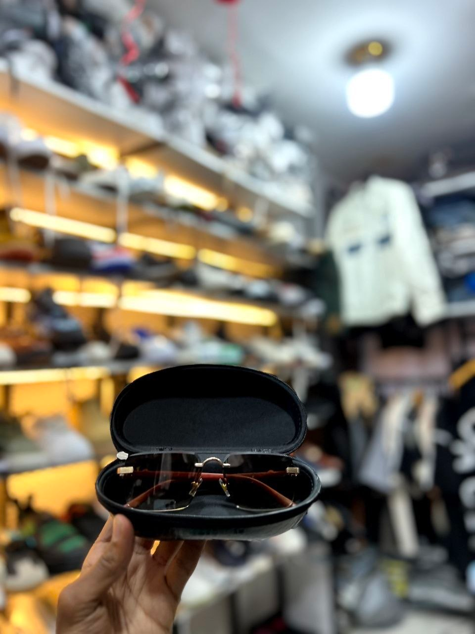 EYE GLASSES